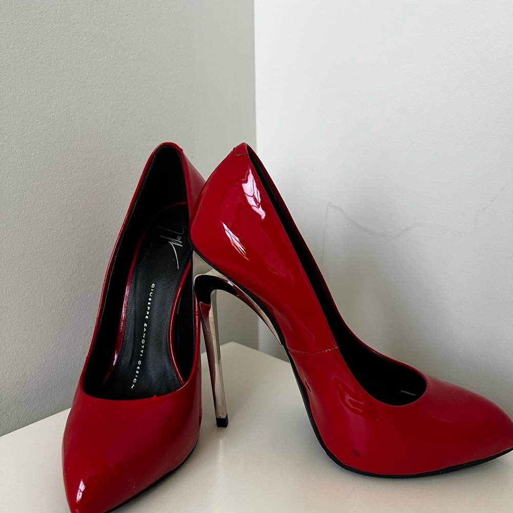Giuseppe Zanotti Red Pumps
